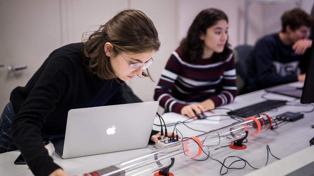 Les femmes scientifiques, victimes de l'effet Matilda. // Source : Flickr/CC/Ecole polytechnique (photo recadrée)