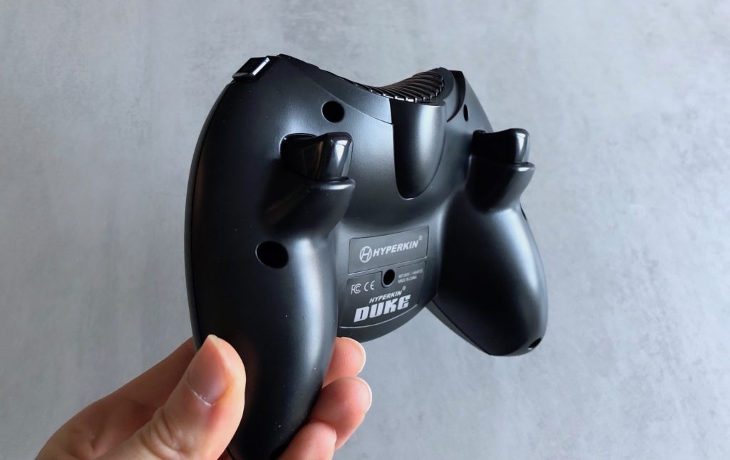 Manette Xbox 'Duke' (arrière) // Source : Numerama Manette Xbox 'Duke' (arrière) // Source : Numerama