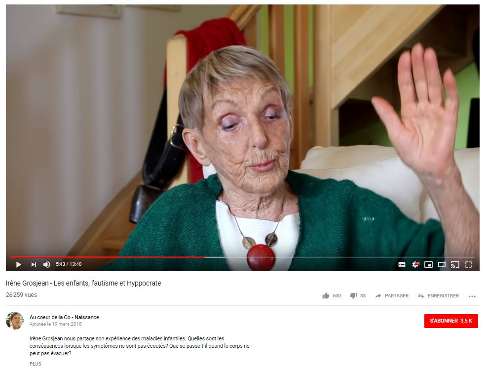 Dans cette vidéo, Irène Grosjean explique que les vaccins provoquent l'autisme et la surdité chez certains enfants. // Source : Capture d'écran YouTube / Numerama