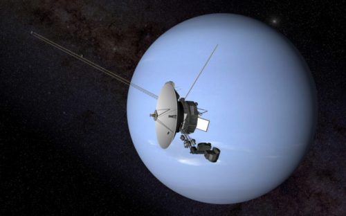 L'une des sondes Voyager passant devant la planète Neptune, aux confins de notre système solaire. // Source : Flickr/CC/Kevin Gill (photo recadrée)