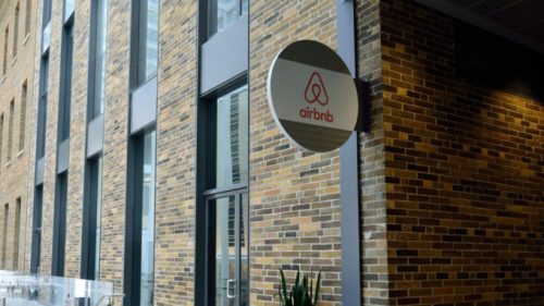 Le logo Airbnb. // Source : Flickr