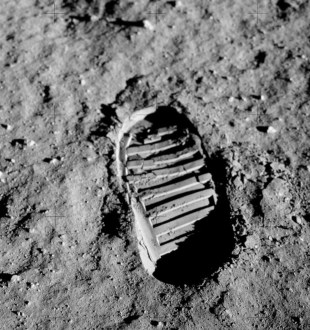 Une empreinte de Buzz Aldrin sur la Lune. // Source : Wikimedia/CC/NASA (photo recadrée)