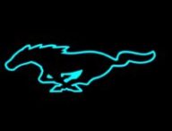 Logo Mustang bleu // Source : Ford