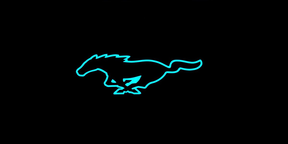 Logo Mustang bleu // Source : Ford