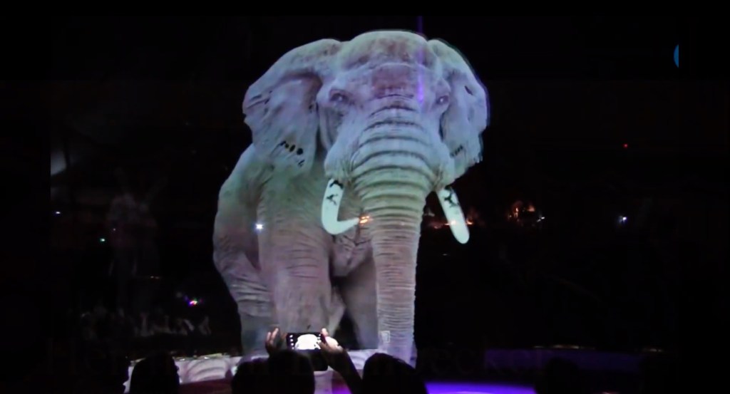 Un éléphant hologramme // Source : YouTube/Monde Animal