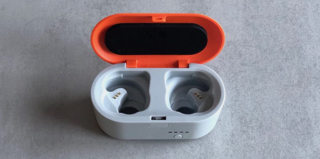 Intérieur du boîtier de recharge des Skullcandy Push // Source : Numerama Intérieur du boîtier de recharge des Skullcandy Push // Source : Numerama