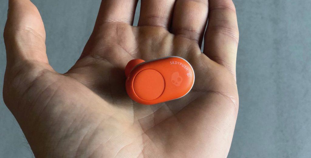 Extérieur des écouteurs Skullcandy Push // Source : Numerama Extérieur des écouteurs Skullcandy Push // Source : Numerama