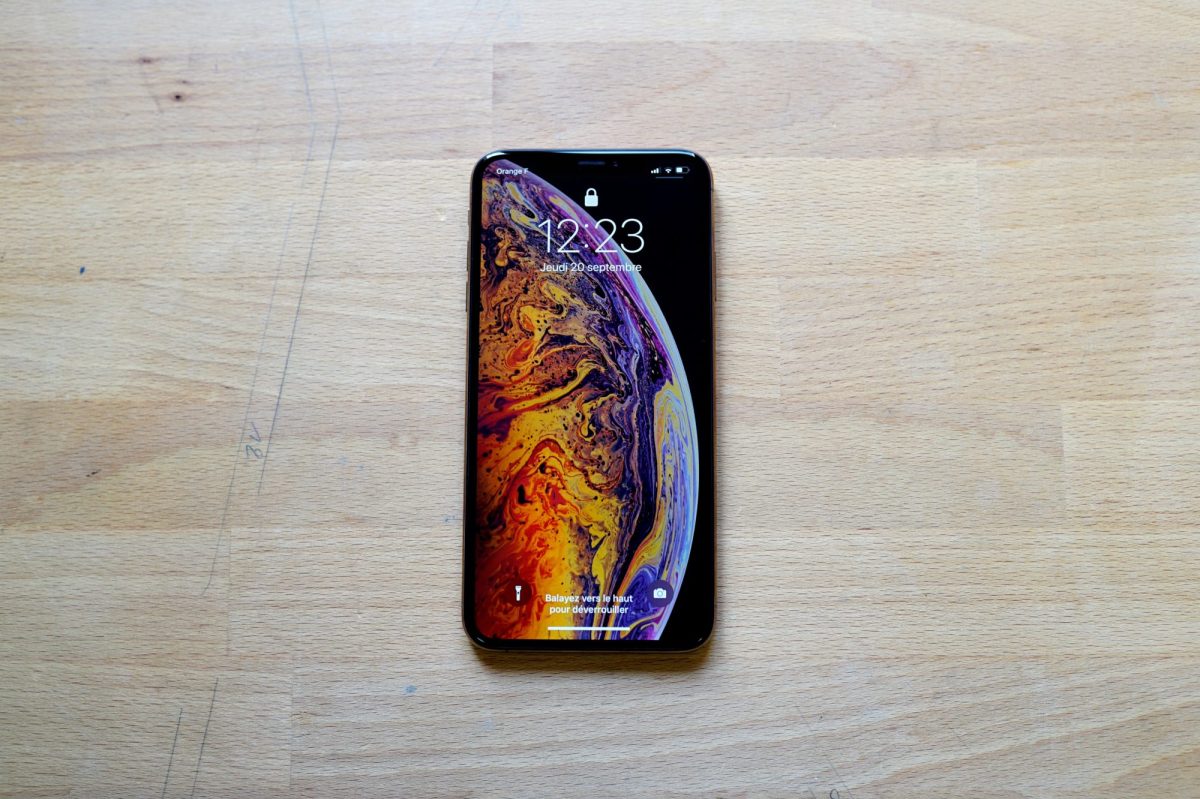 iphone xs une