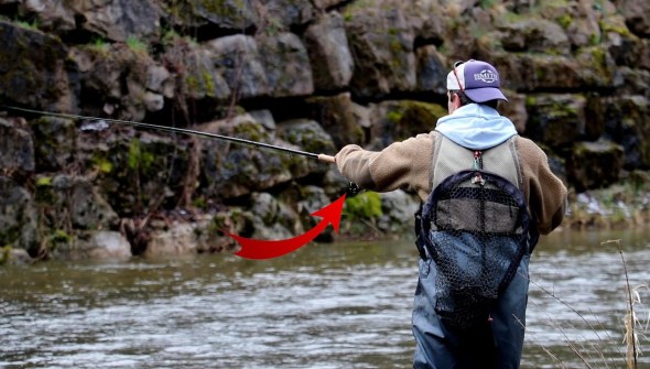 Doktorfish en train de pêcher en rivière.  // Source : Youtube/ Doktorfish12