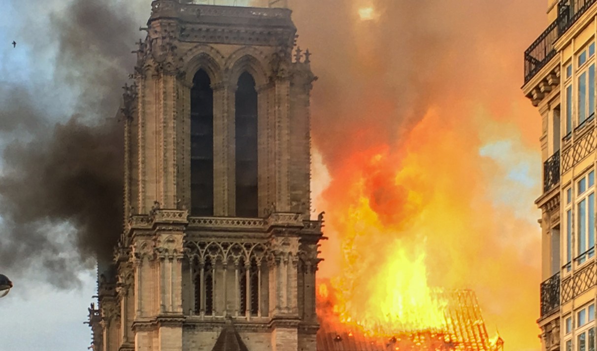 Notre Dame De Paris Quelle Pourrait Etre La Cause D Un Incendie Si Intense