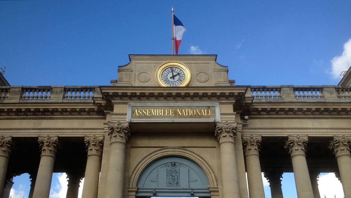 Portail d'entrée de l'Assemblée nationale, place du Palais Bourbon, à Paris // Source : Novo Press