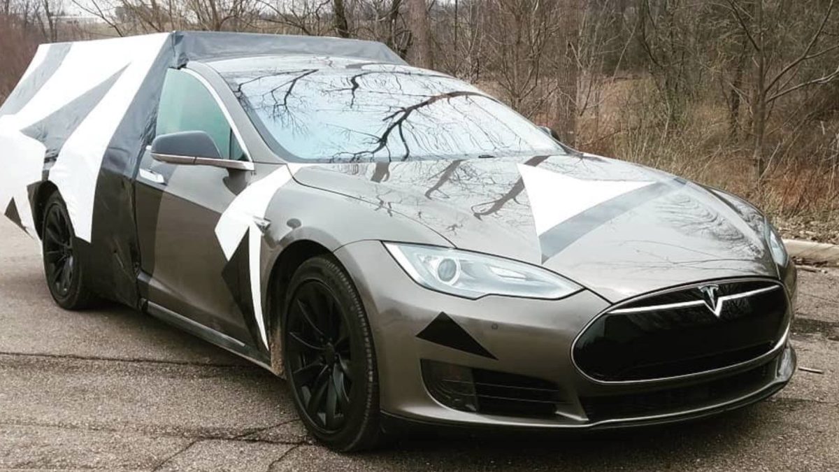 Prototype camping-car Tesla Model S // Source : Electrek