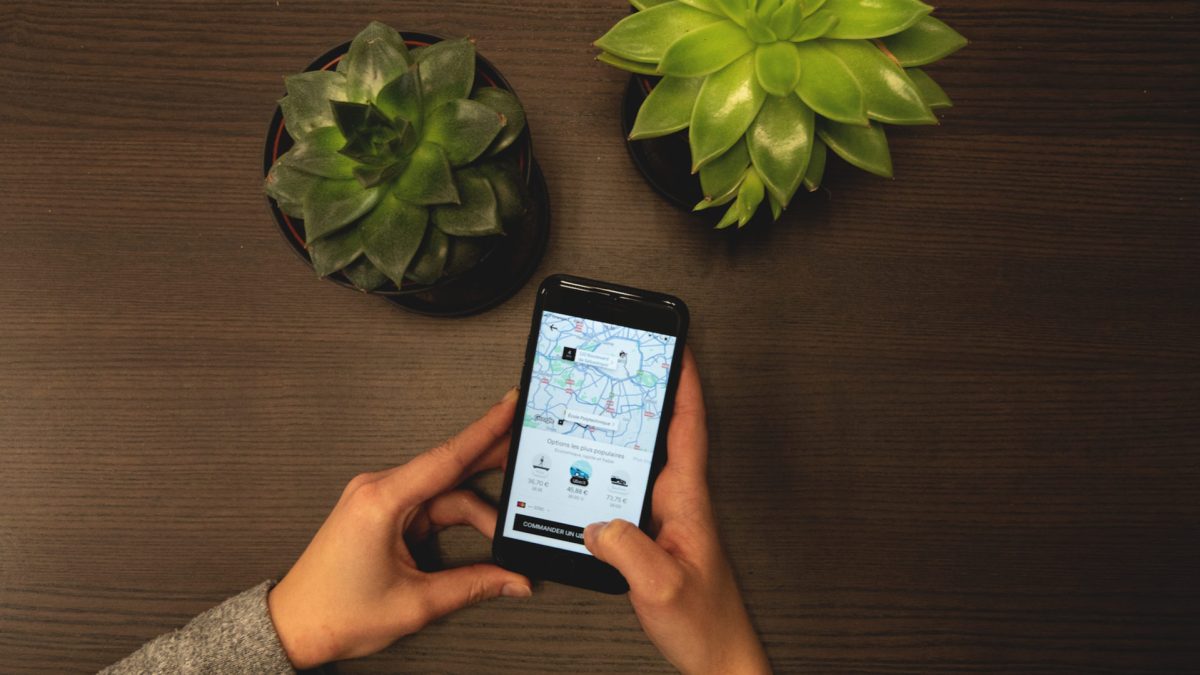 L'app Uber ouverte dans un iPhone. // Source : Photo Léa Hamadi pour Numerama