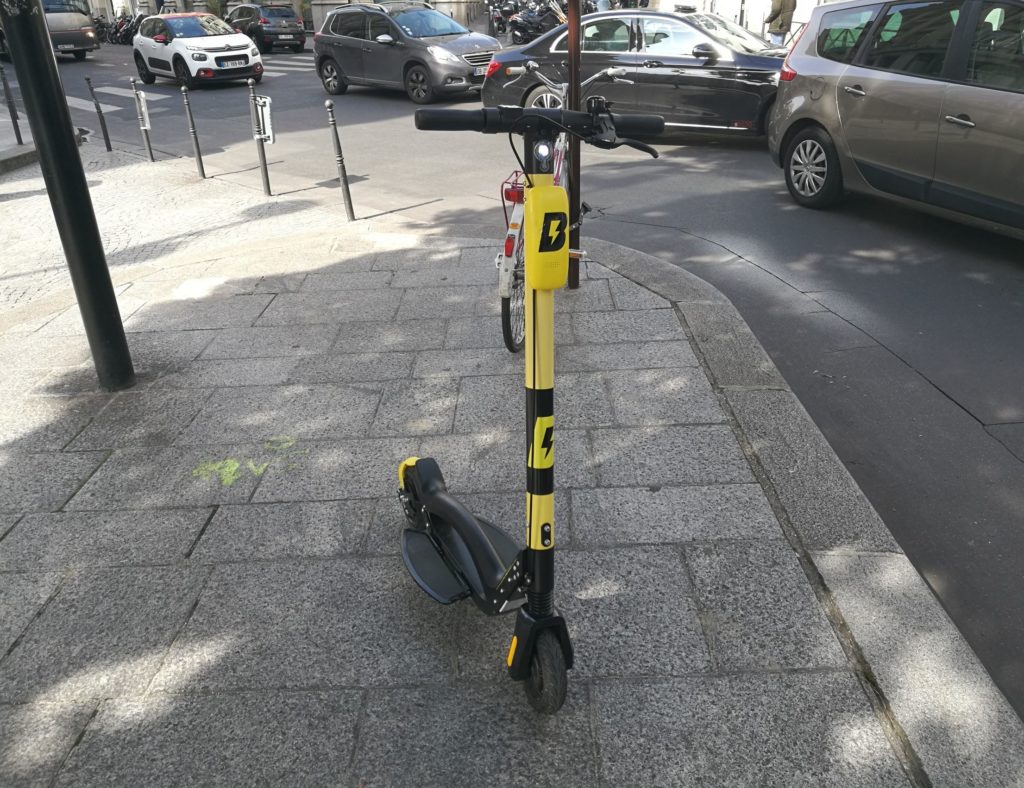 Une trottinette B Mobility. // Source : Léopold Maçon