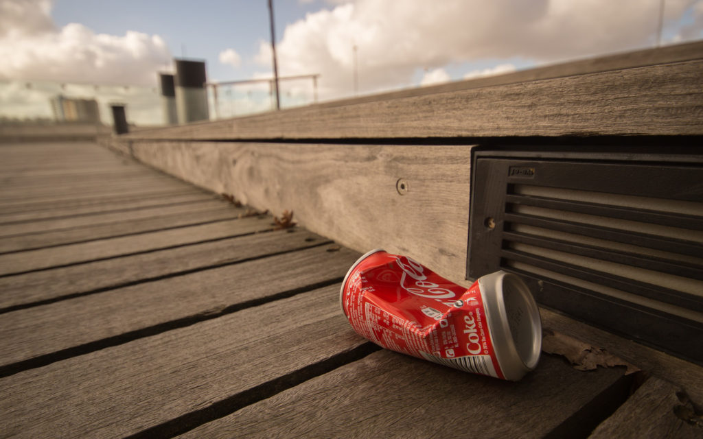 Une canette de Coca-Cola qui ne sera pas recyclée. // Source : Pixabay (photo recadrée)