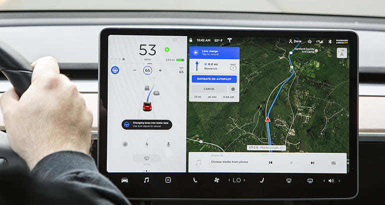 Navigate on Autopilot // Source : Tesla