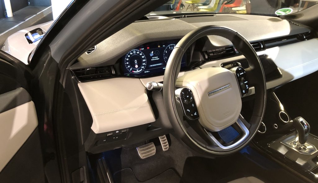 Volant du Land Rover Range Rover Evoke // Source : Numerama Volant du Land Rover Range Rover Evoke // Source : Numerama