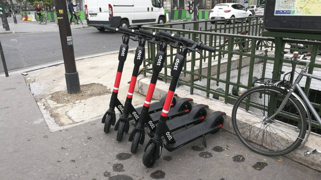 Dott scooters // Source: Léopold Maçon