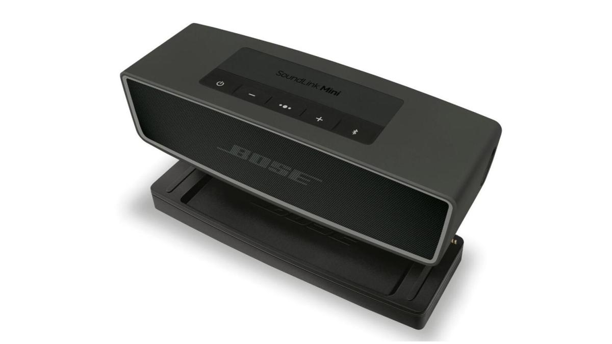 La Bose SoundLink Mini II et son socle // Source : Darty