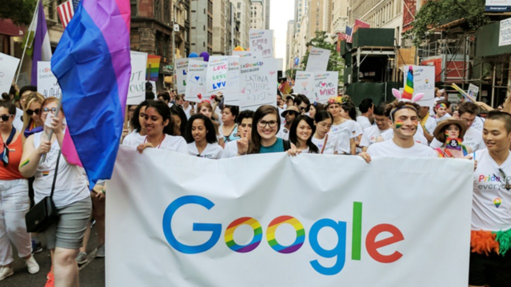 Le cortège Google lors d'une Pride en 2017. // Source : Google