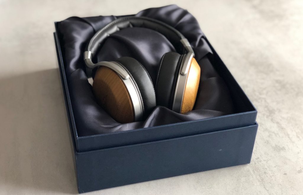 Le packaging du casque Denon AH-D9200 // Source : Numerama