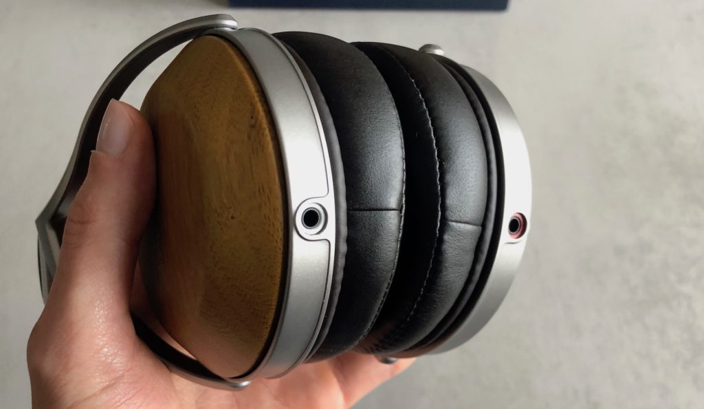 Le dessous du casque Denon AH-D9200 // Source : Numerama