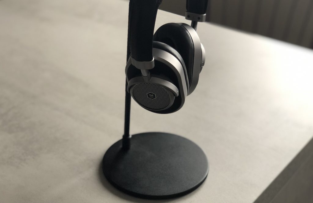 Côté du casque Master & Dynamic MW65 // Source : Numerama Côté du casque Master & Dynamic MW65 // Source : Numerama