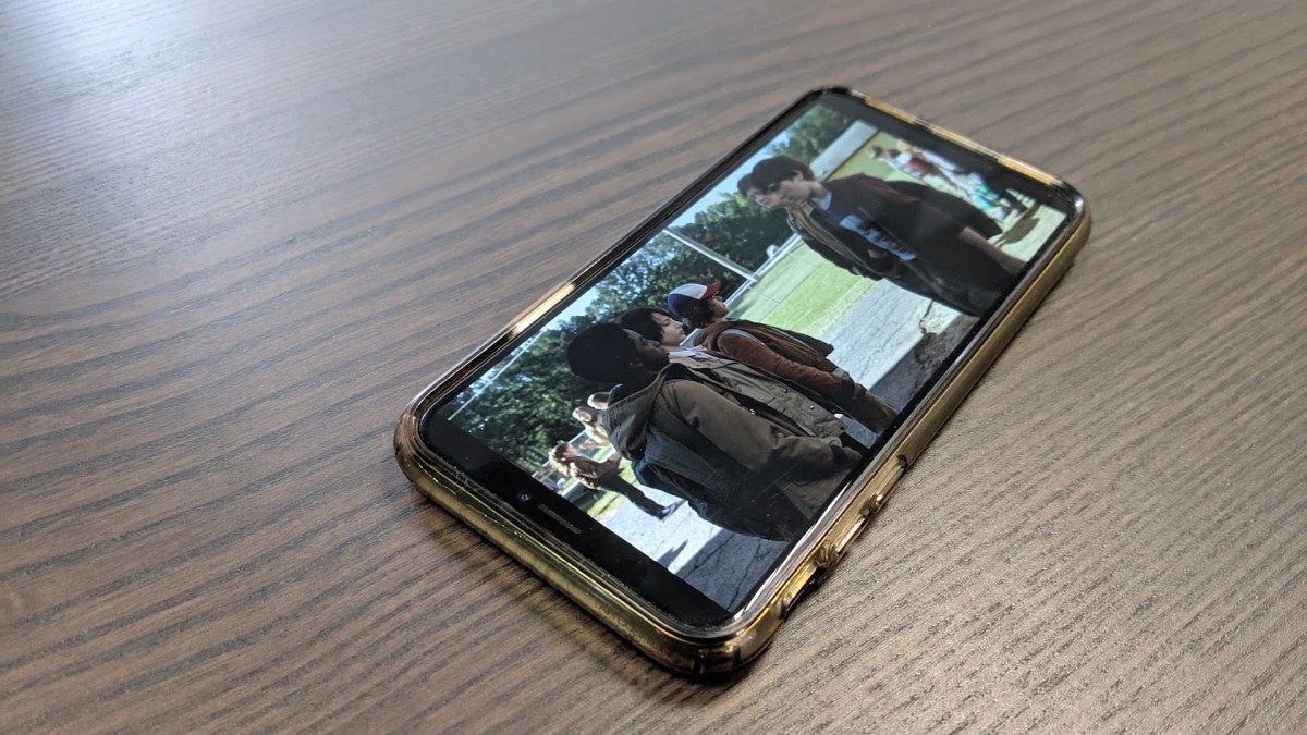 Strangers Things sur un iPhone X  // Source : Julien Cadot pour Numerama