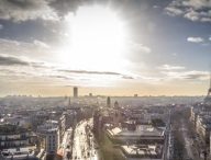 Le Soleil au dessus de Paris. // Source : Good Free Photos/Domaine public (photo recadrée)
