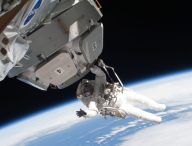 Un astronaute de l'ISS pendant une sortie. // Source : Pxhere (photo recadrée)