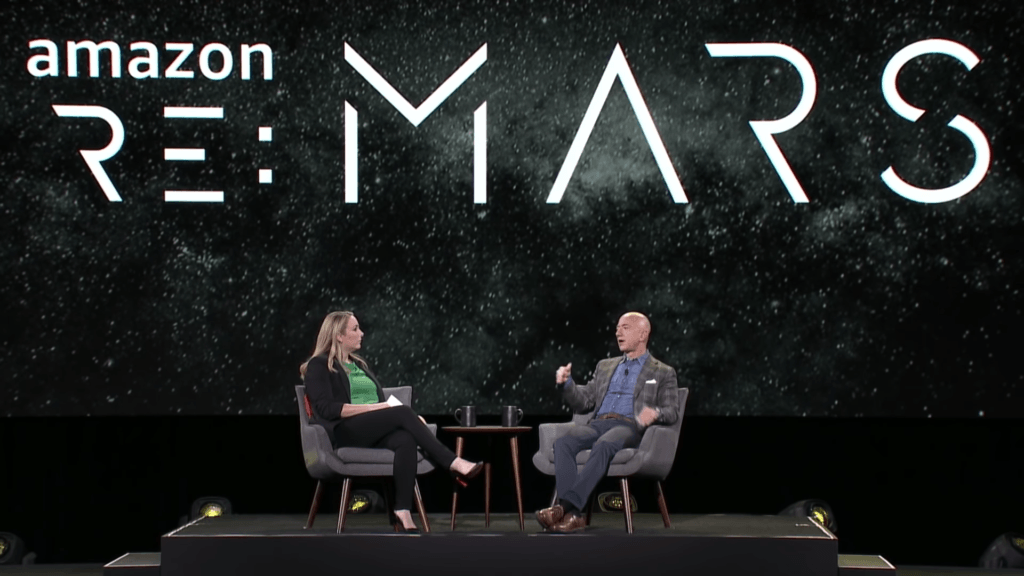 Jeff Bezos durant la conférence re:Mars. // Source : Capture Youtube / Amazon News