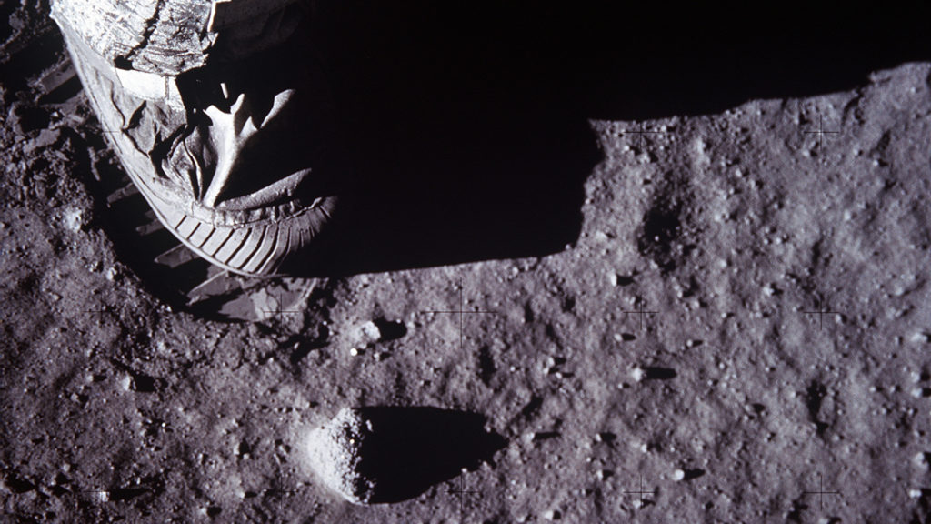 Le pied d'un des astronautes sur la Lune pendant la mission Apollo 11. // Source : Flickr/CC/Nasa Johnson (photo recadrée)