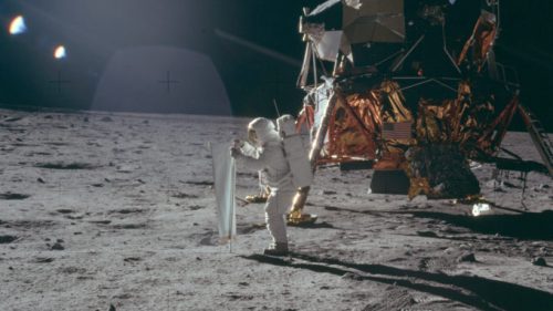 La première expérience scientifique réalisée sur la Lune. // Source : Flickr/CC/Project Apollo Archive (photo recadrée)