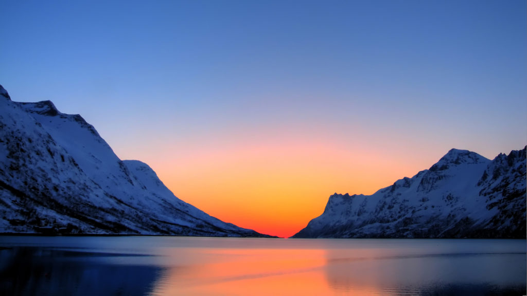 Un coucher de soleil en Arctique. // Source : Wikimedia/CC/P J Hansen (photo recadrée)
