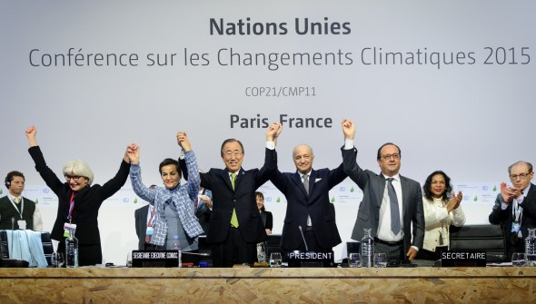 La séance pleinière de la COP21. // Source : Flickr/Domaine public/Arnaud Bouissou - MEDDE / SG COP21 (photo recadrée)