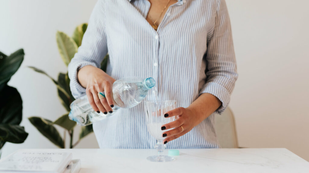 eau chaleur hydratation bouteille verre