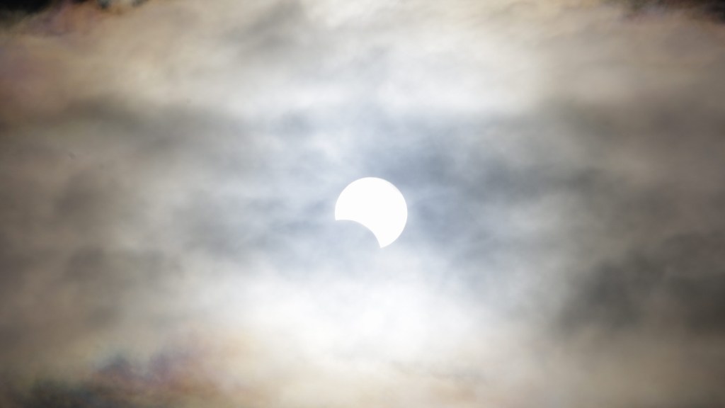 L'éclipse vue depuis Temuco, au Chili. // Source : Flickr/CC/Carlos Riquelme (photo recadrée)