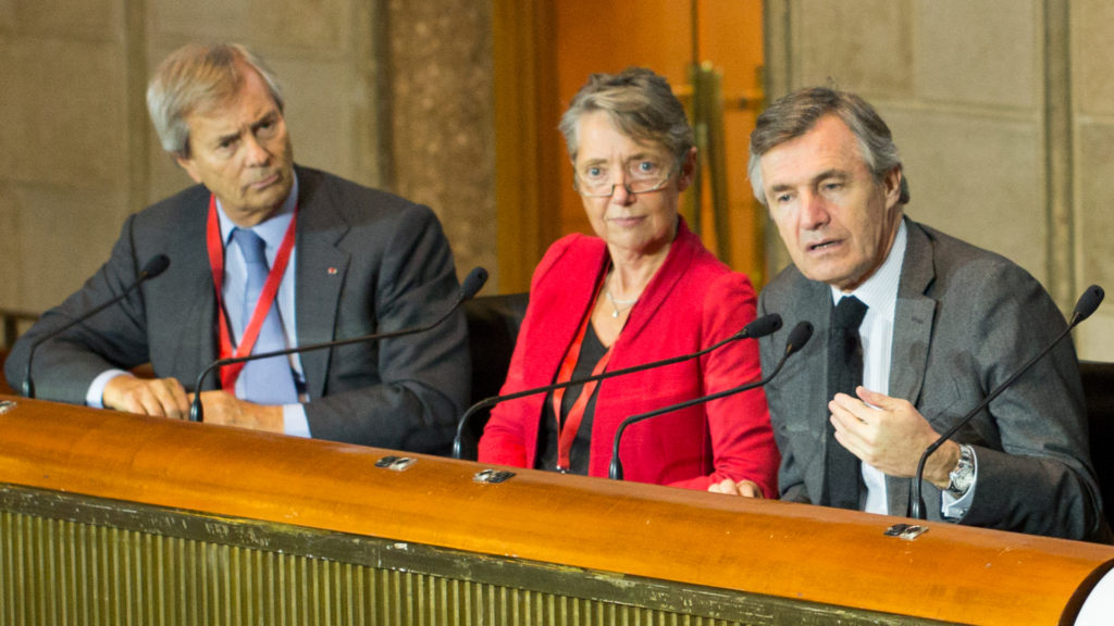 Elisabeth Borne (au centre), lors d'un colloque en 2015. // Source : Wikimedia/CC/Jérémy Barande / Ecole polytechnique Université Paris-Saclay (photo recadrée)