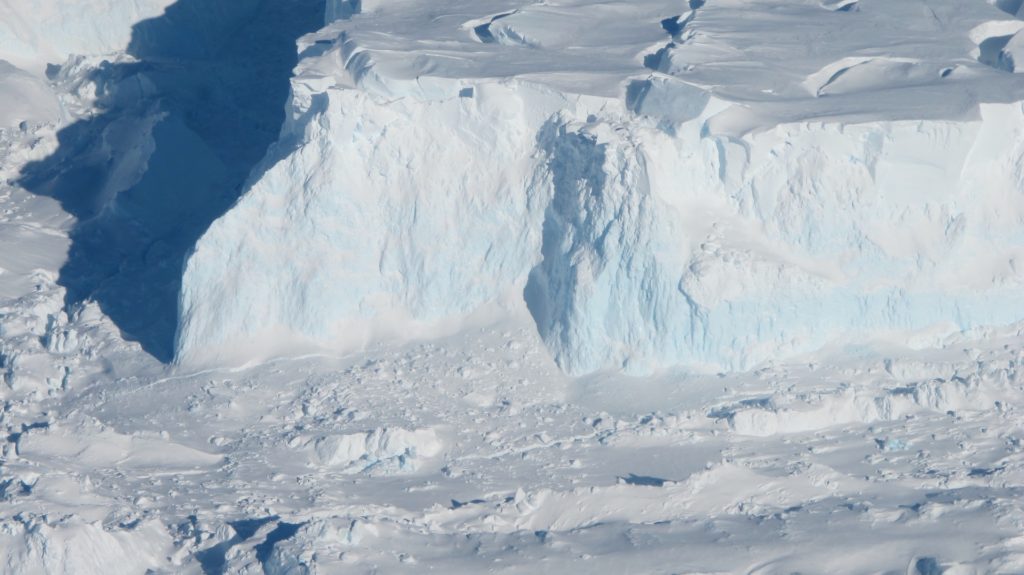 Le glacier de Thwaites. // Source : Wikimedia/CC/Nasa Ice