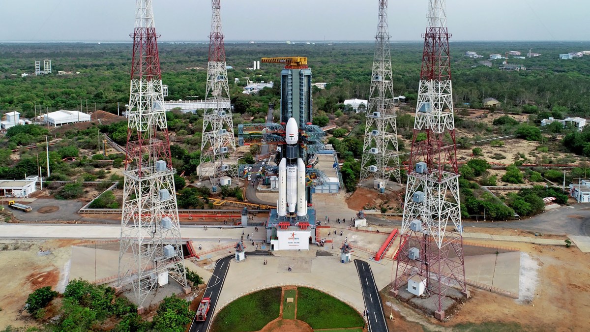 La fusée GSLV sur son pas de tir. // Source : ISRO