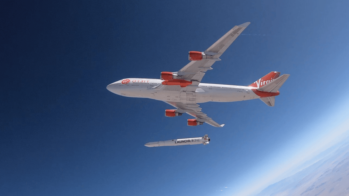 Virgin Orbit veut faire ses lancements depuis des avions, en haute altitude. // Source : Twitter / @Virgin_Orbit