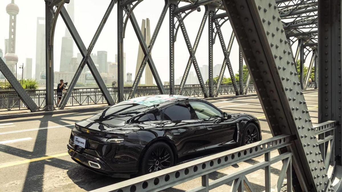 Porsche Taycan à Shanghai  // Source : Porsche
