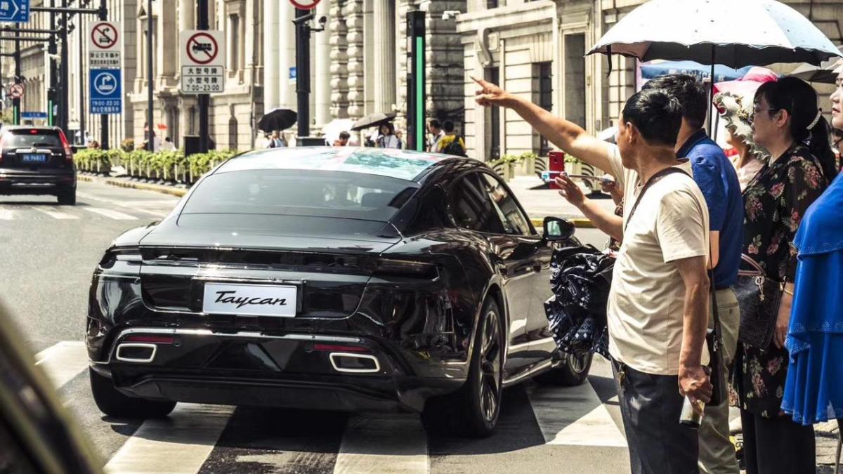 Porsche Taycan à Shanghai  // Source : Porsche