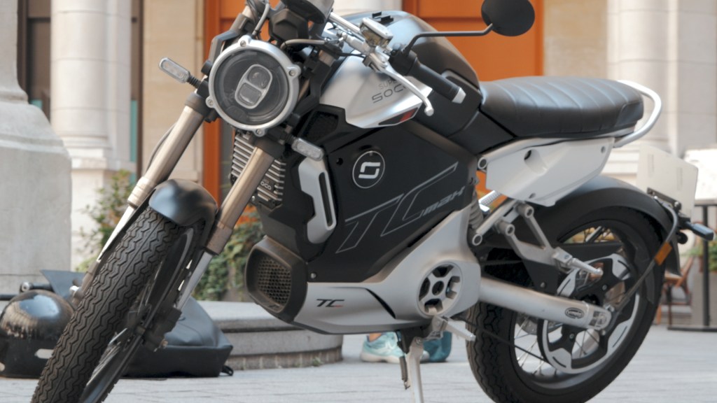 La moto électrique Super Soco TC Max  // Source : Louise Audry pour Vroom/Numerama