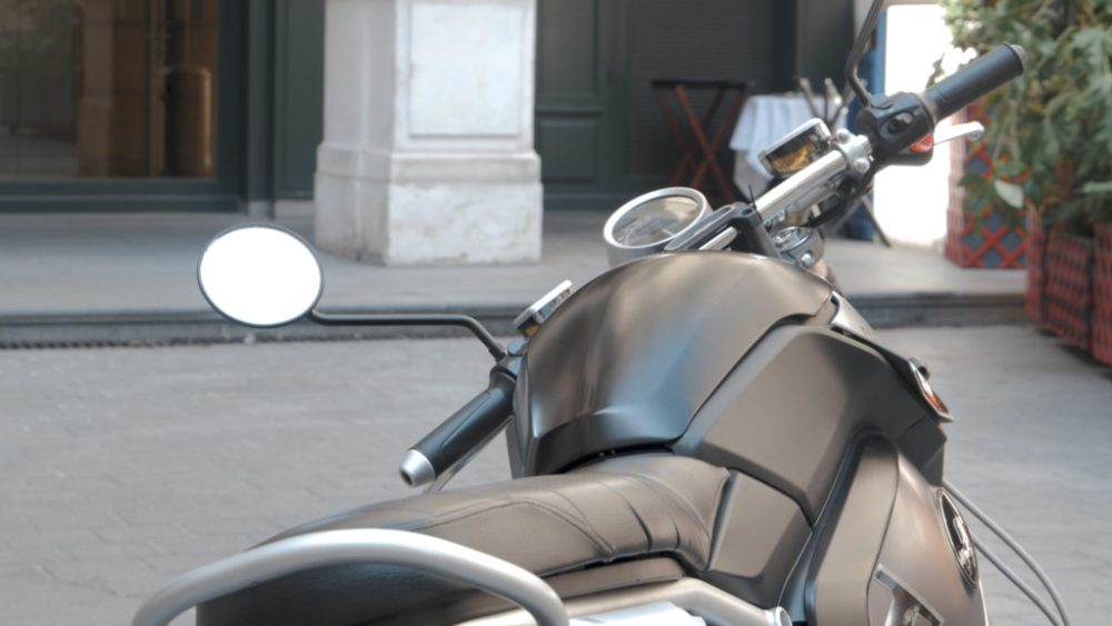 La moto électrique Super Soco TC Max  // Source : Louise Audry pour Vroom/Numerama