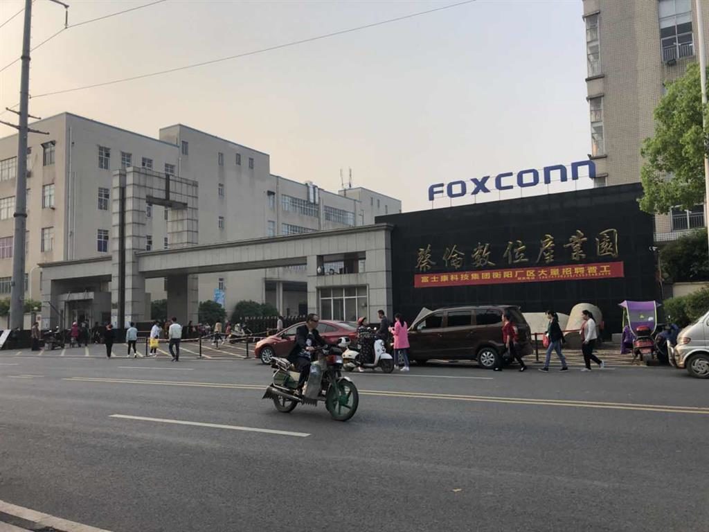 Devanture d'une usine Foxconn. // Source : China Labor Watch