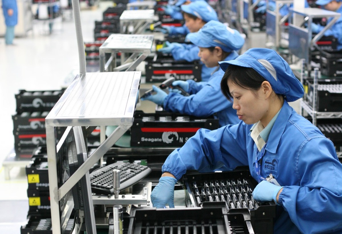 Photographie prise dans une usine Foxconn. // Source : Flickr/CC/Robert Scoble