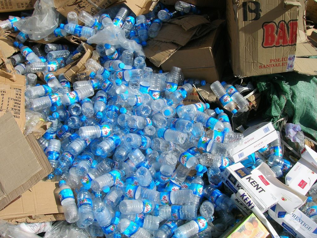 Google prévoit principalement d'utiliser des matériaux provenant de bouteilles en plastique recyclées. // Source : Pixabay