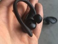 Écouteur gauche Powerbeats Pro // Source : Numerama