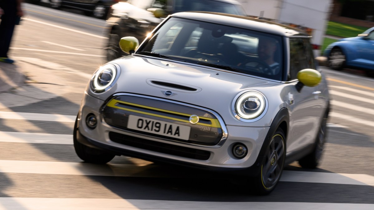 Mini Cooper SE  // Source : Mini